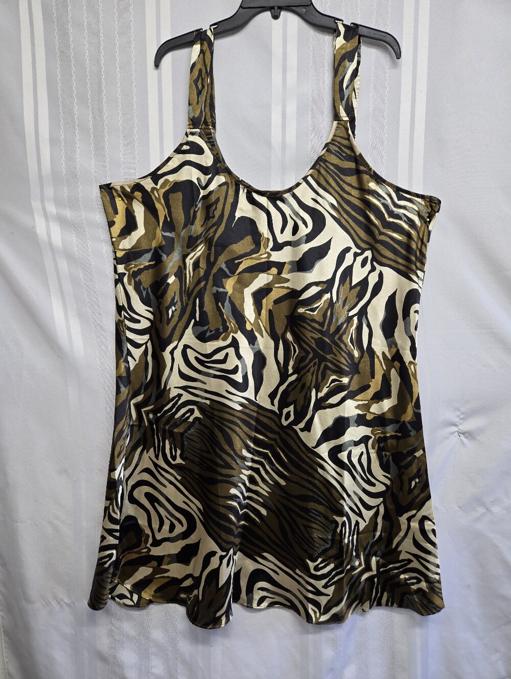 WINLAR WOMEN'S MULTICOLORED POLY SATEEN ANIMAL PRINT NIGHTGOWN/SLEEPWEAR SIZE 3X